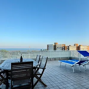 82, Attico Leonardo Apartment